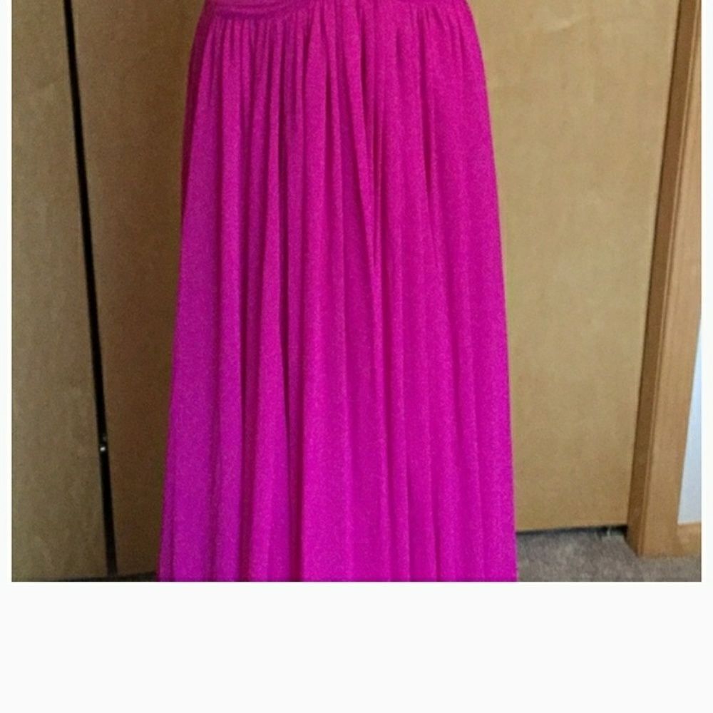 Laundry by Shelli Segal Criss Cross Pleated Gown - Picture 6 of 7